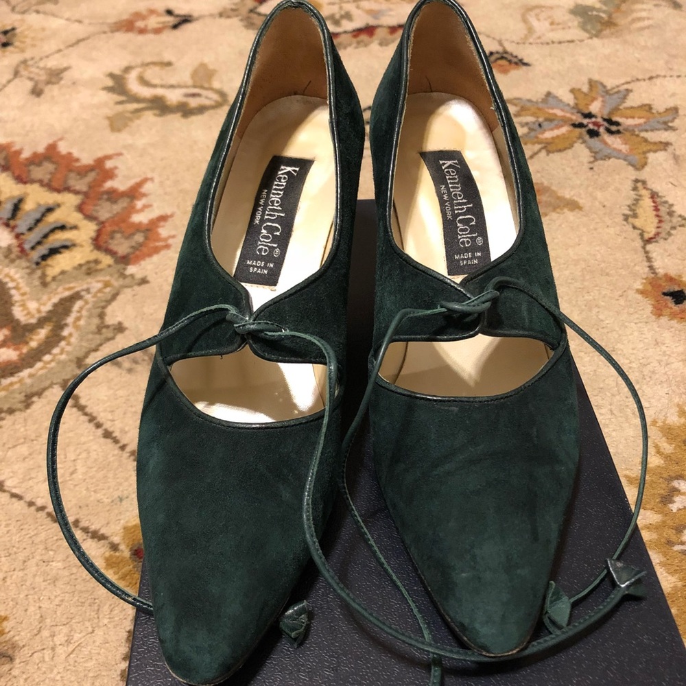 Kenneth Cole green suede pumps with leather ties.